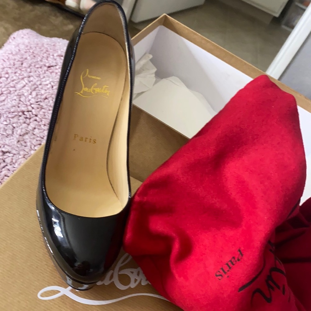 Very nice heels 👠